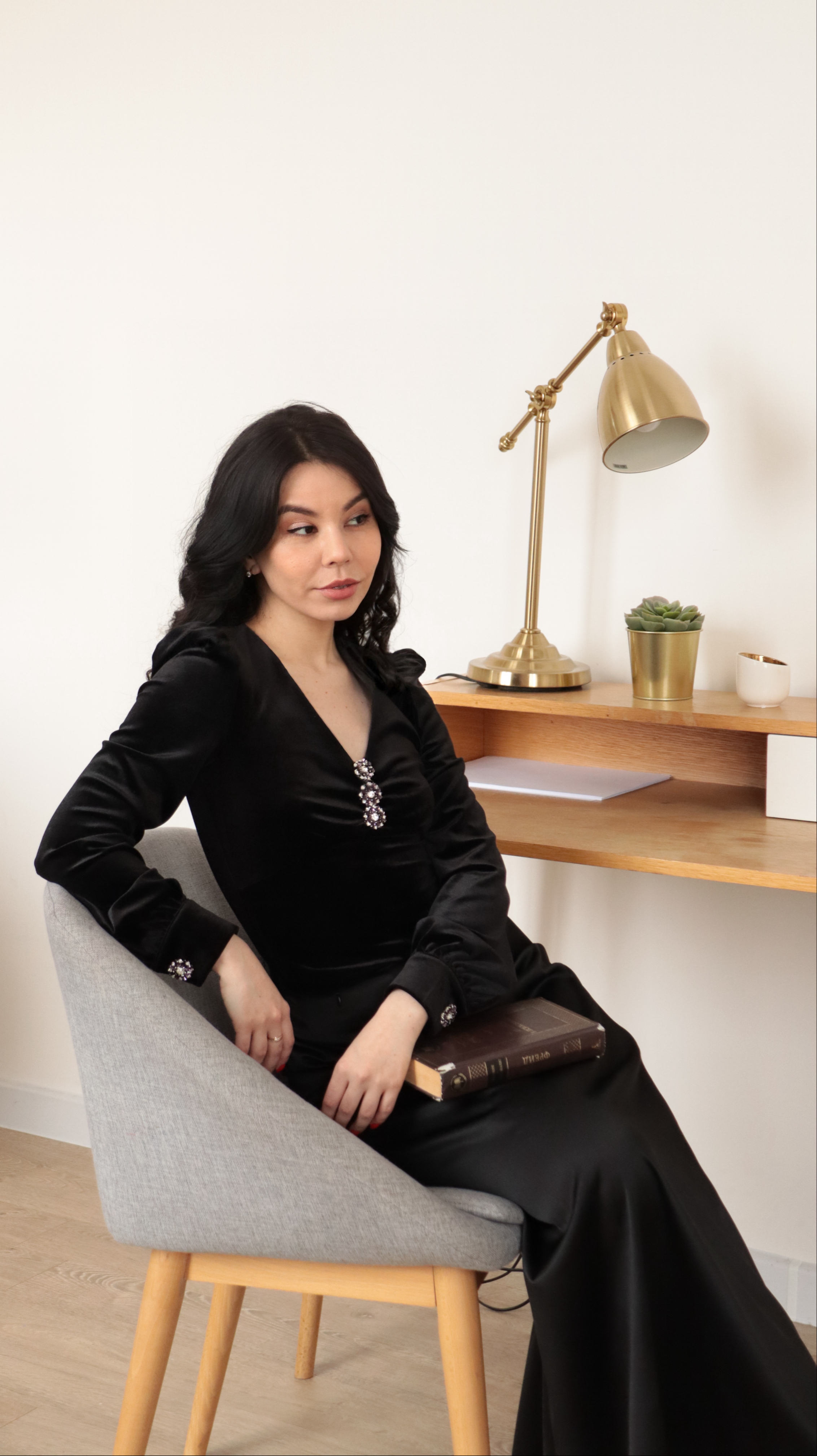 <span style="font-weight: 700;">МОДУЛЬ 1:&nbsp;</span><span style="font-weight: 400;">ФУНДАМЕНТ ПРОДАЖ И ПРОДАЮЩАЯ КОММУНИКАЦИЯ</span><br><span style="font-weight: 400;">С КЛИЕНТОМ</span>